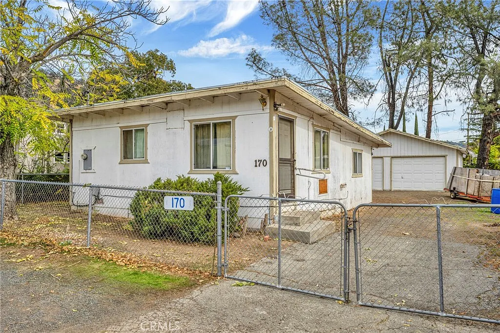170 Schindler St photo 1