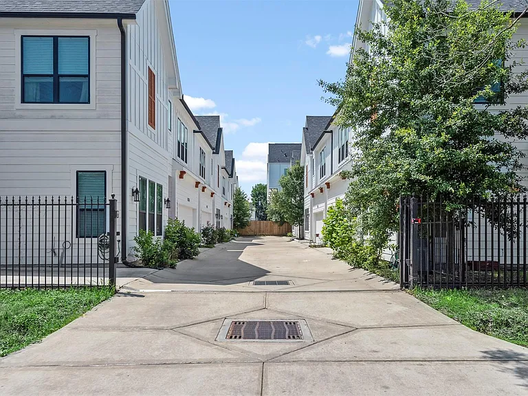 909 Oak St #C — Photo 1