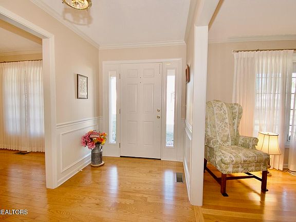 4th image of 2826 Country Meadows Ln