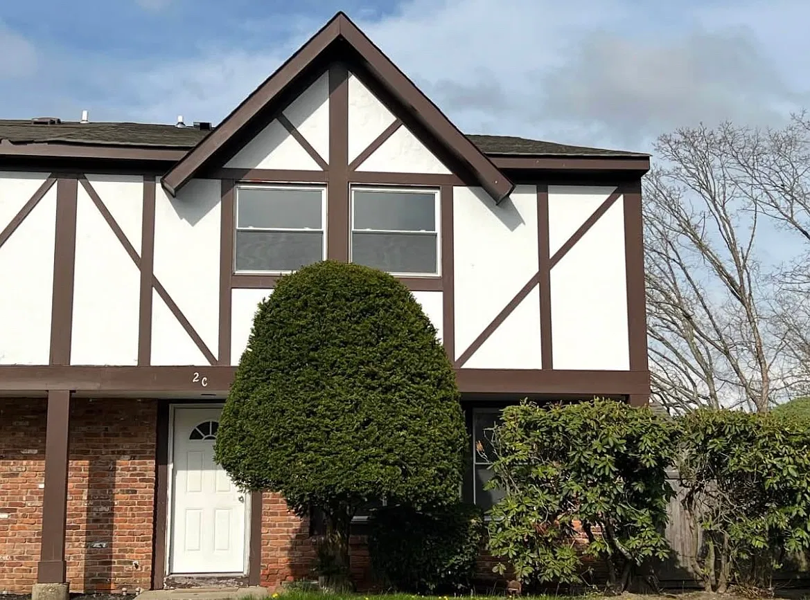 Jamestown Ct, Ridge — Photo 1