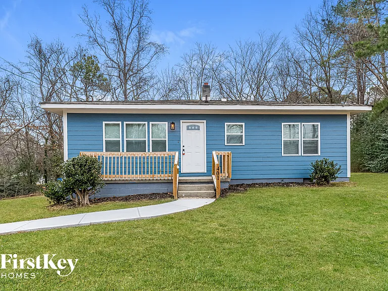 401 Sparella St — Photo 1