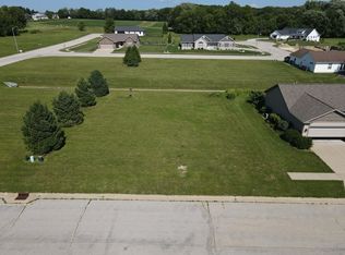 50 Parkview Dr, Eureka, IL 61530