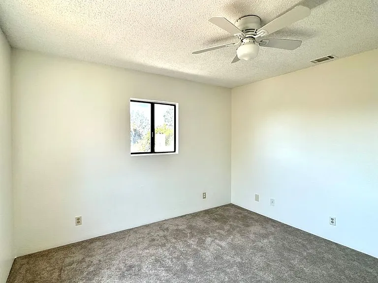 1009 E Haley St — Photo 26
