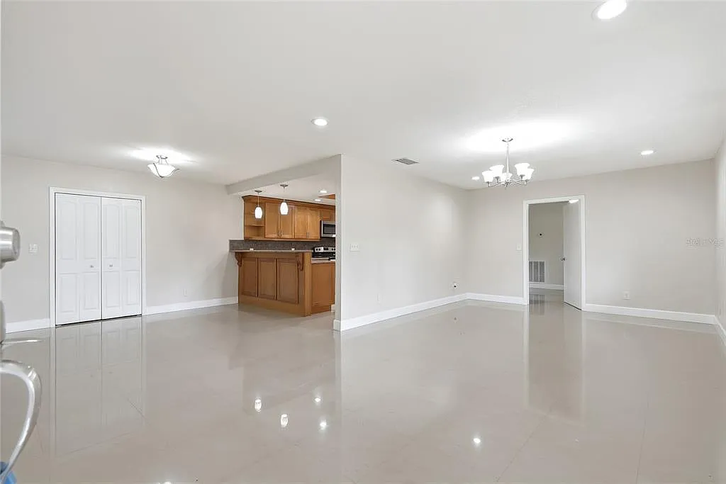 4 bed, 2.0 bath, 1809 sqft, $2,600 — Photo 3