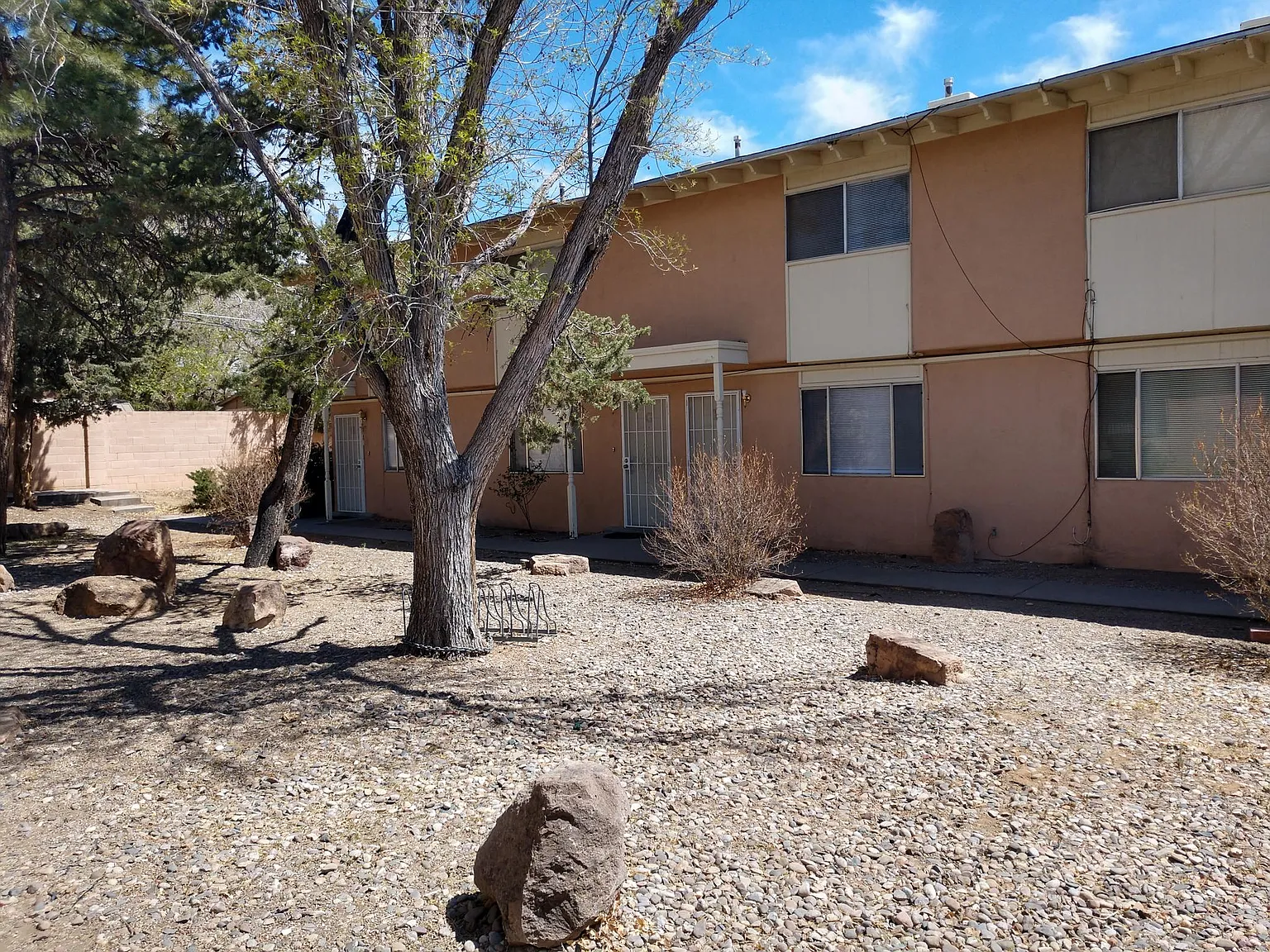 3 bed, 1.5 bath, 1250 sqft, $1,500 — Photo 2