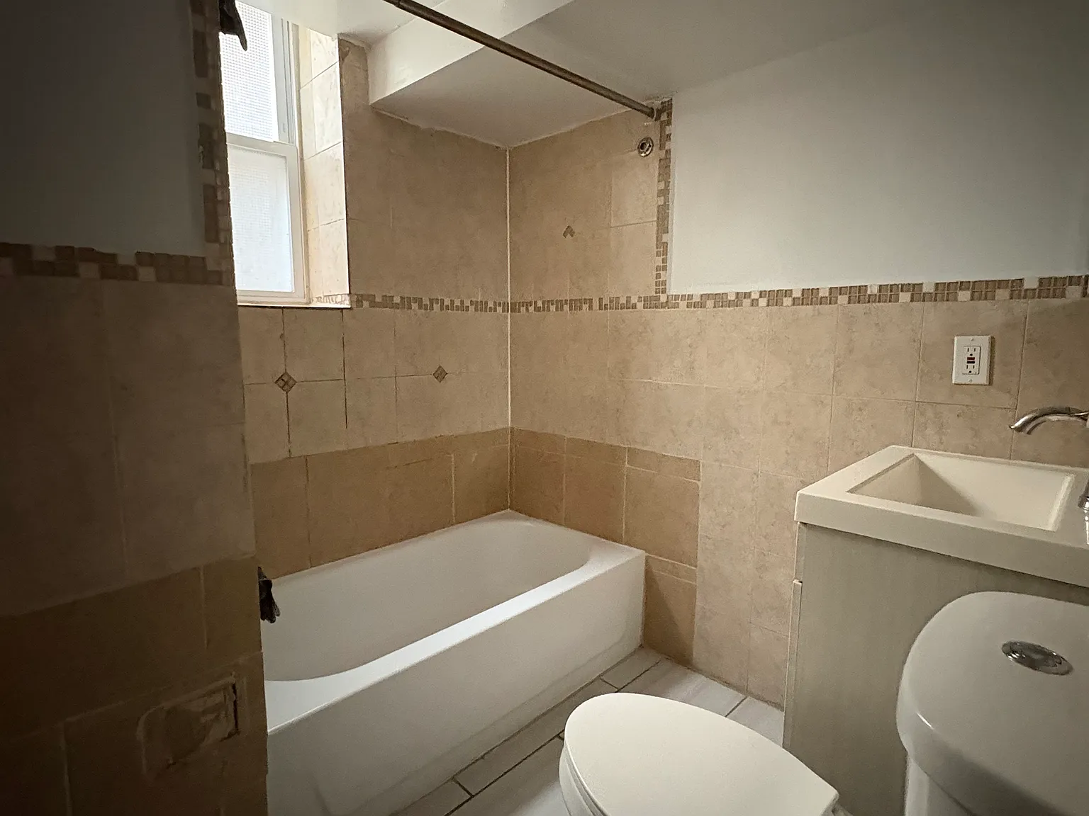 2 bed, $1,825 — Photo 4