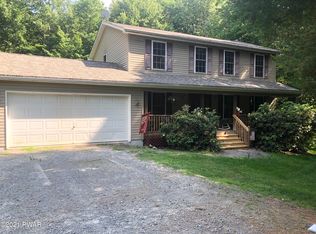 101 Friendship Dr, Hawley, PA 18428