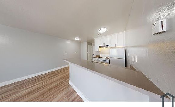 5th image of 7036 Macarthur Blvd #23