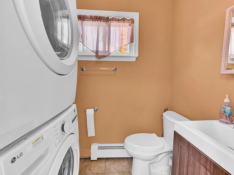 84 White Oak St #2 — Photo 14
