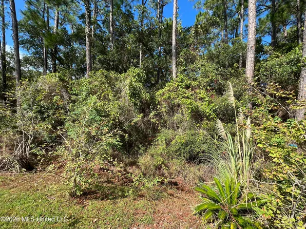 Pinewood Dr, Pass Christian, MS 39571