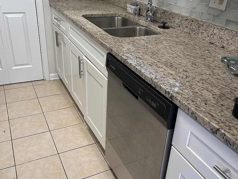 1270 Merrimac Ln N — Photo 16