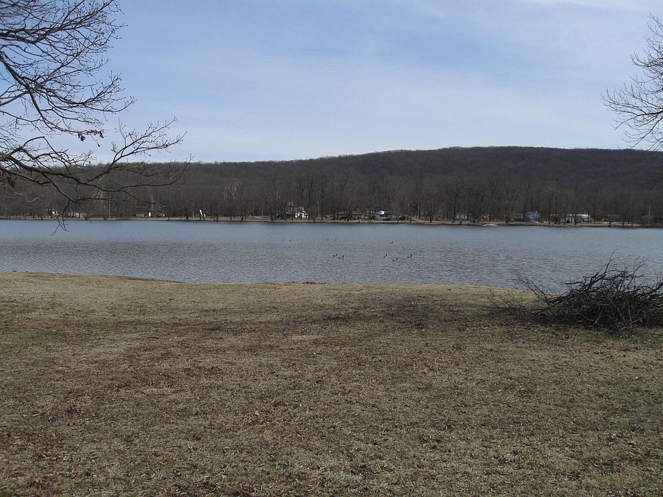 2nd image of 877 Parkway Dr