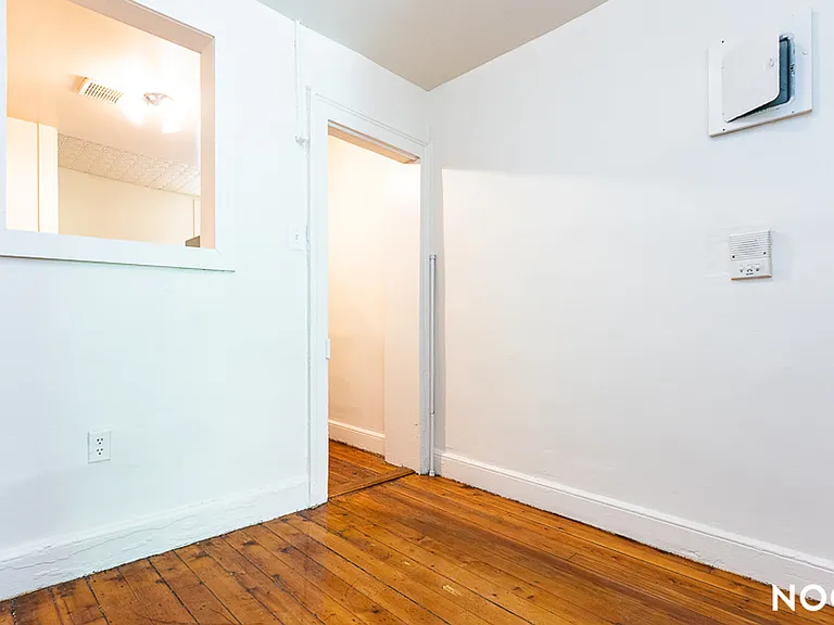 33 Montrose Ave #3T — Photo 12