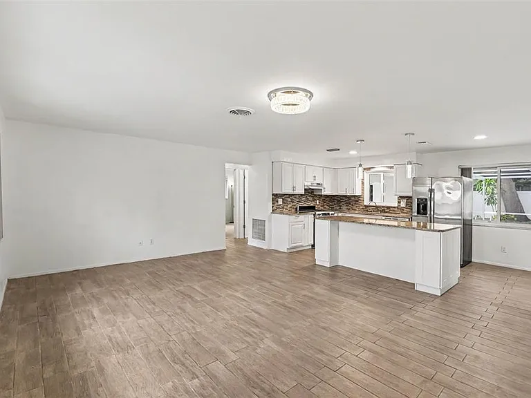 1520 Simmons Dr — Photo 7