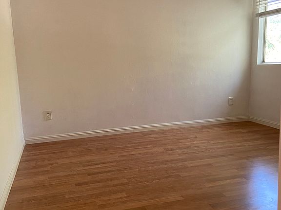 4th image of 22411 Del Valle St #12A