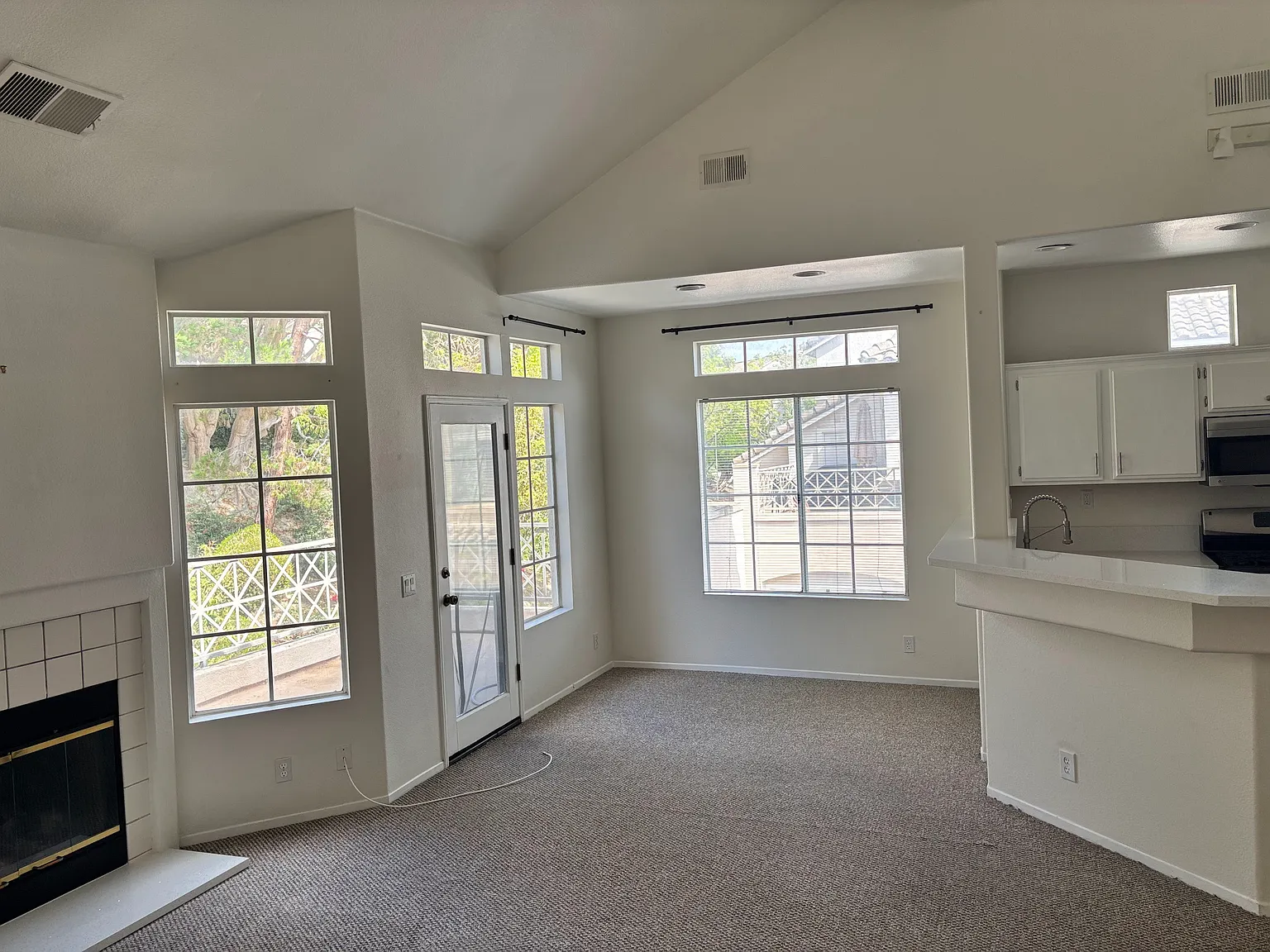 2 bed, 1107 sqft, $3,600 — Photo 2