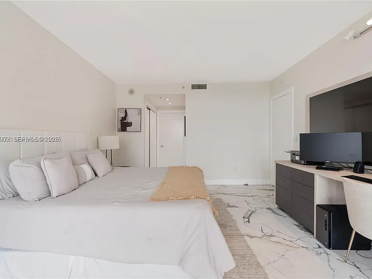 3400 SW 27th Ave #605 — Photo 11