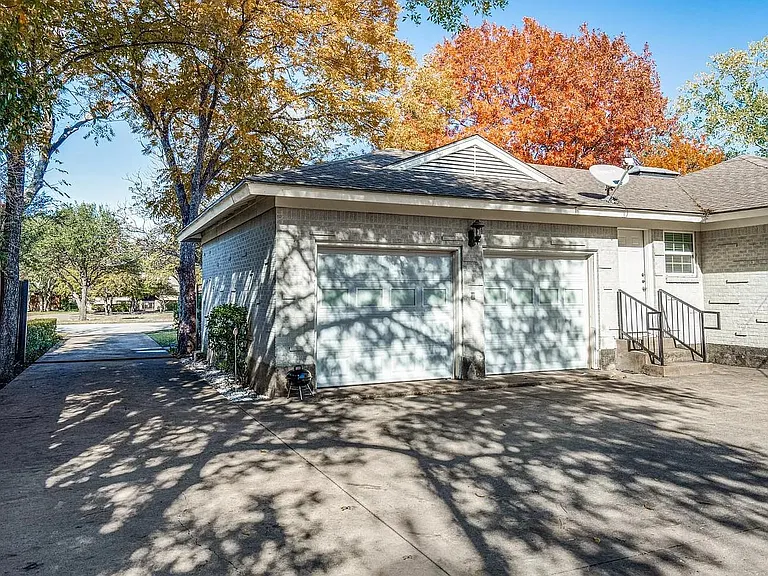 5730 Forest Ln — Photo 24