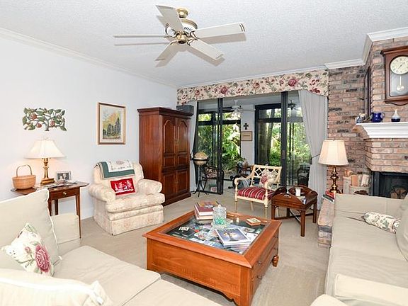 5th image of 1076 Kensington Park Ct #108