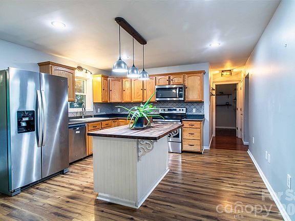 3rd image of 142 Blake Dr