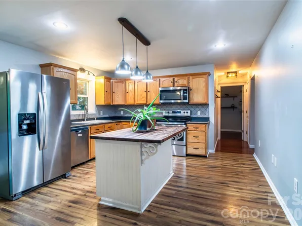 142 Blake Dr, Canton, NC 28716