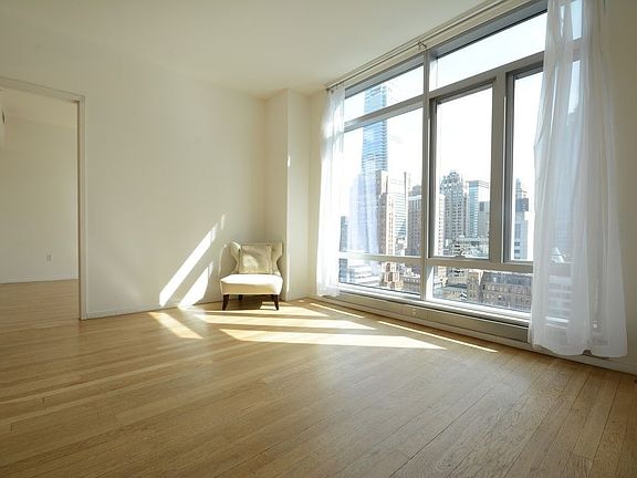 3rd image of 18 W 48th St APT 25D