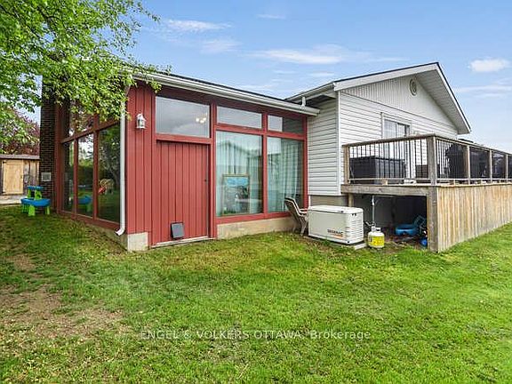 4th image of 14 Island Park Dr