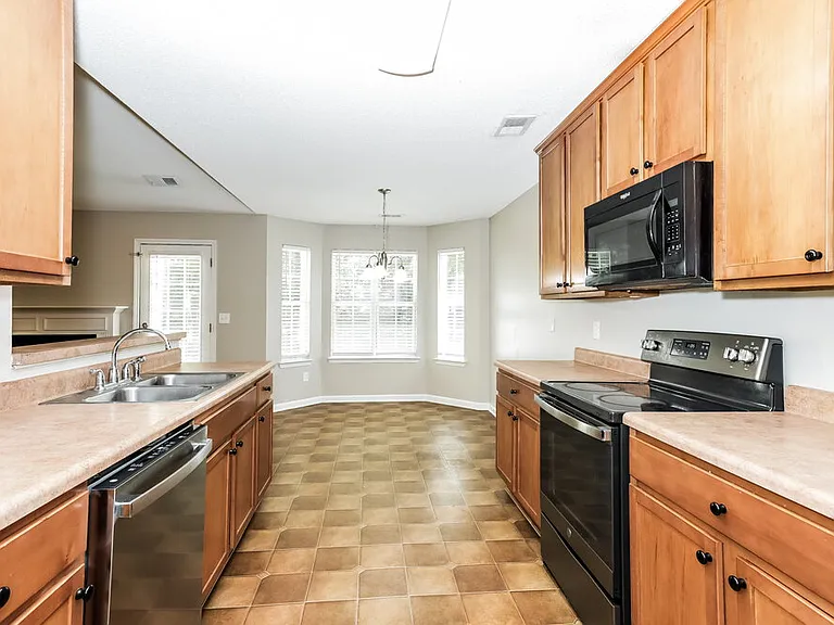 808 Aarons Ct — Photo 8