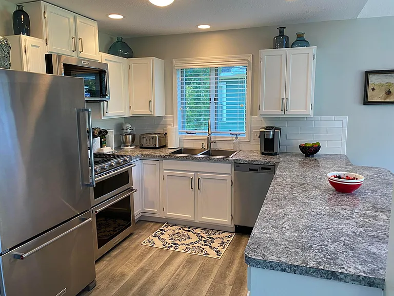 212 Rivershore Dr — Photo 4