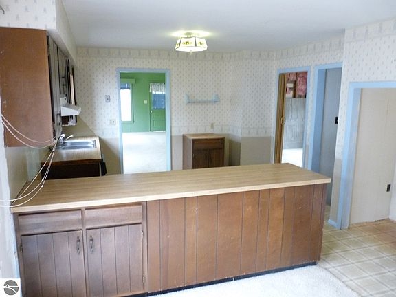 5th image of 1215 Hall St