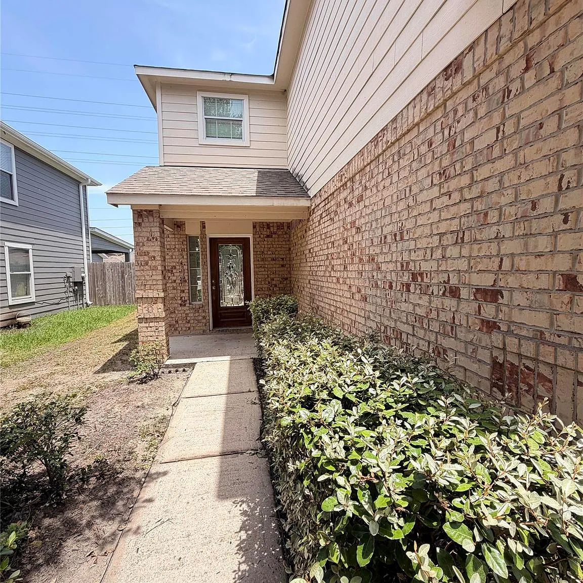 4 bed, 2.5 bath, 2080 sqft, $1,900 — Photo 2