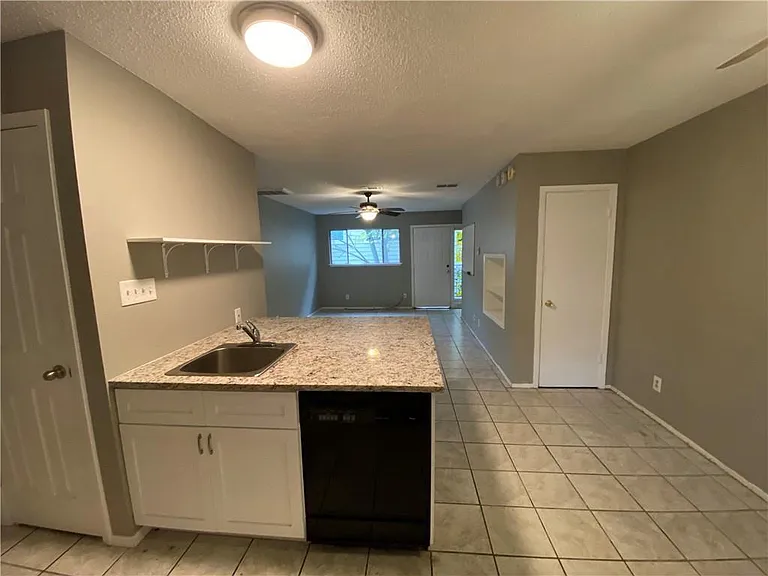 2413 Leon St #101 — Photo 9