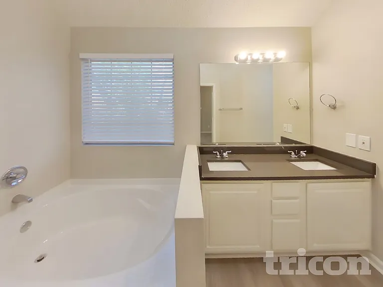 419 Windhurst Dr — Photo 12