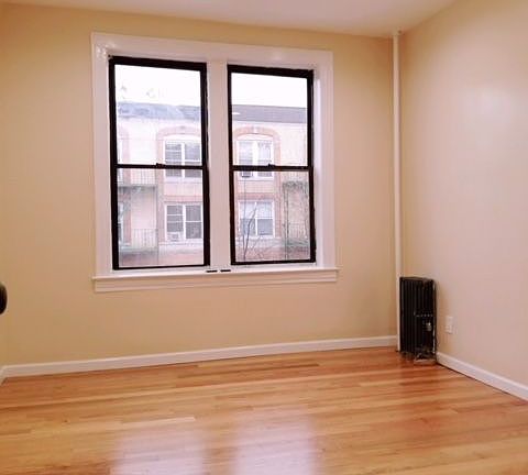4th image of 3045 33rd St APT 2F