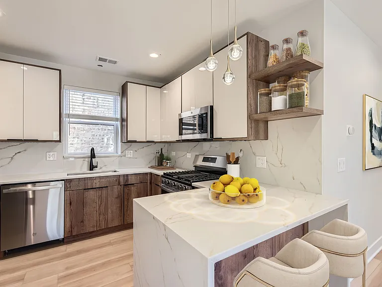 5014 N Rockwell St #1 — Photo 6