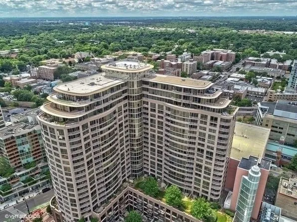 807 Davis St, Evanston, IL