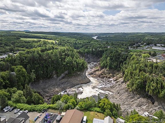 3rd image of 90 Tobique Rd