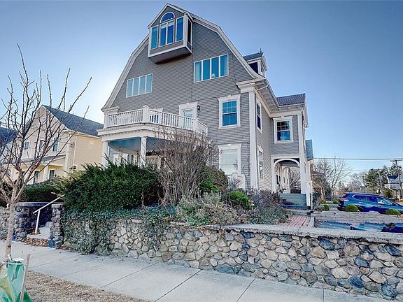2nd image of 1291 Narragansett Blvd #2