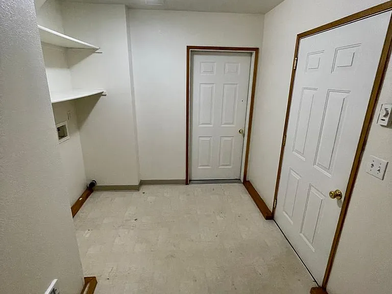 5631 N Hills Dr — Photo 32