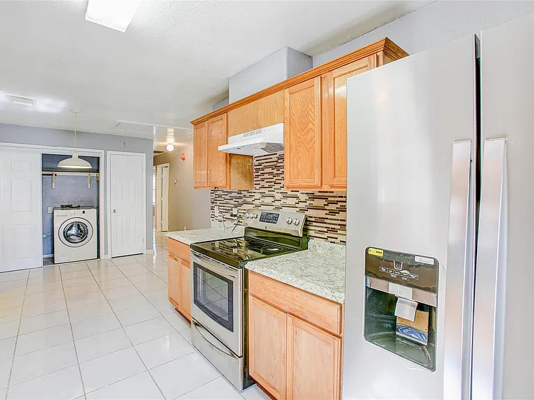 11807 Greenmesa Dr — Photo 16