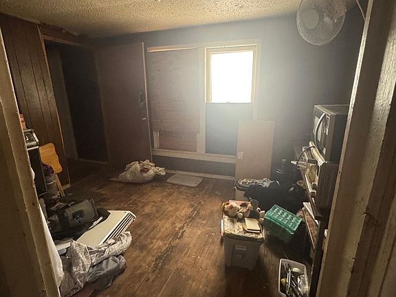 4th image of 106 W Maple Ave