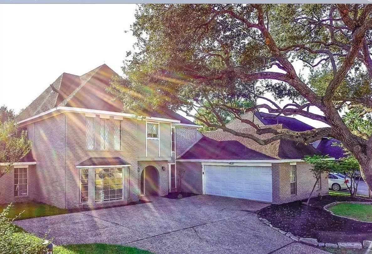 5 bed, 3.5 bath, 4079 sqft, $2,499 — Photo 3