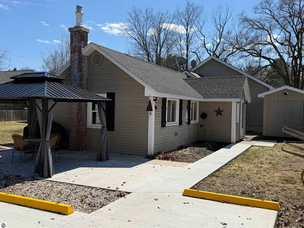 424 W 16th St #1, Traverse City, MI 49684