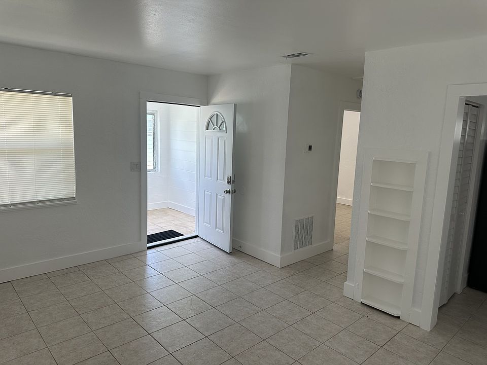 Open living room area - Built-in bookcase