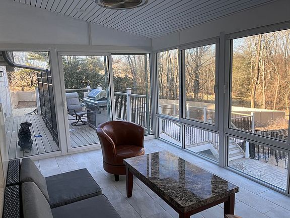 5th image of 903 Roundelay Dr