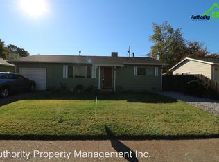 2461 Corona St, Redding, CA 96002