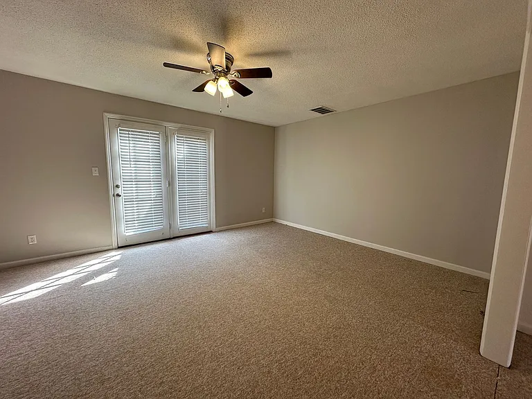 2448 Riverlook Dr — Photo 11