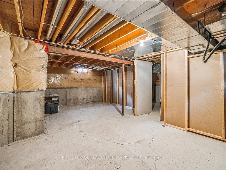 54 Stonebrook Cres — Photo 38