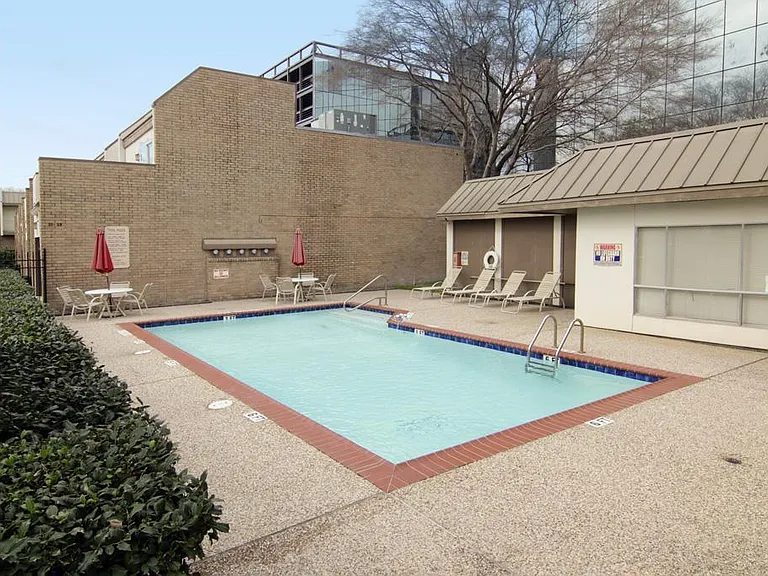 1300 Augusta Dr #32 — Photo 17