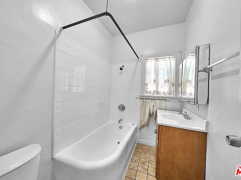 154 N Edgemont St #3 — Photo 9